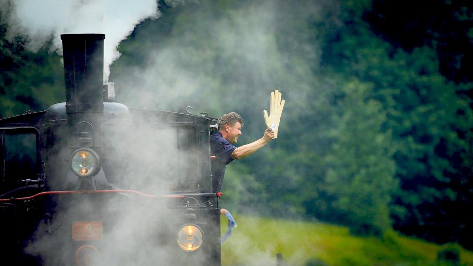 Handwerk und Wälderbahn - WInkhand auf der Lok